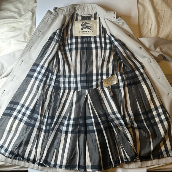 AUTH Burberry Trench Coat NWOT Nova Check Jacket Sz 2/XS - Picture 2 of 9